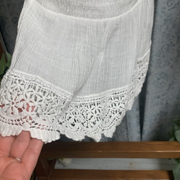 I.N. San Francisco White Peplum Off Shoulder Shirred Lace Trim Top Size Small - Picture 4 of 4